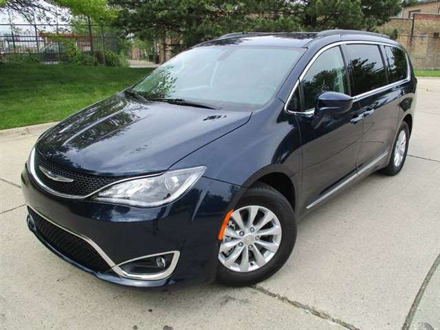 2017 Chrysler Pacifica Touring-L 4dr Mini-Van